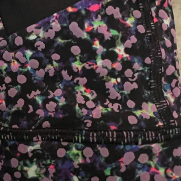 Lululemon Seawheeze reflective energy Bra size 2 - Picture 4 of 4